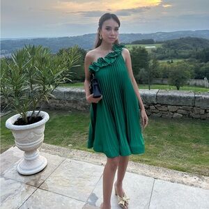 BCBG Ruffled flowy one shoulder cocktail dress